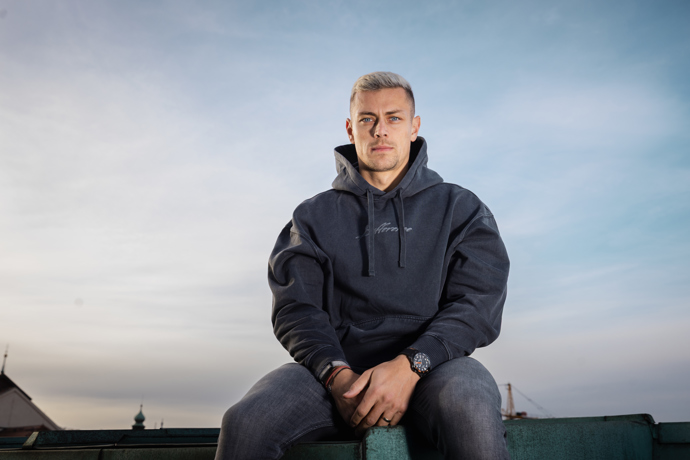 Tomáš Holeš je přátel a spoluhráč Lukáše Provoda a jeho aktivity podporuje.
Tomáš Holeš je přátel a spoluhráč Lukáše Provoda a jeho aktivity podporuje.