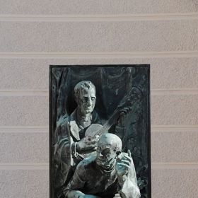 Společně složili první verzi Tiché noci v roce 1818. Mohr napsal text, Gruber k němu přidal nezapomenutelnou melodii.

