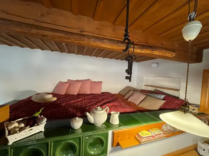 Pec na spaní je srdcem roubenky a zážitkem, na který se nezapomíná.
