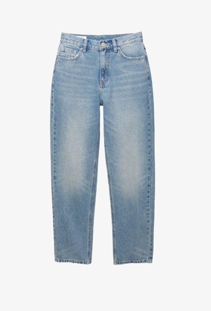 Mom jeans, PULL&BEAR, 649 Kč
Mom jeans, PULL&BEAR, 649 Kč