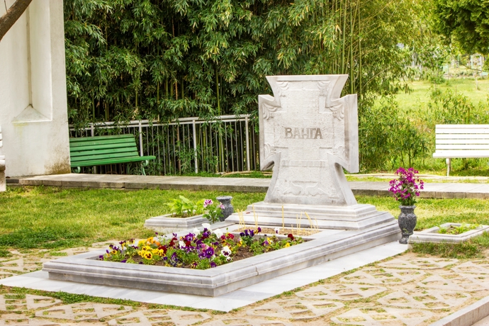 Poslední místo odpočinku Baby Vangy v bulharské vesničce Rupite, kde věštkyně žila a zemřela.
