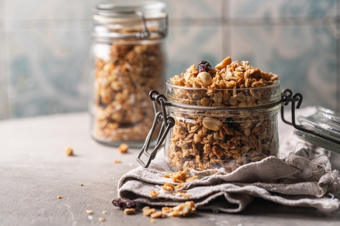 Domácí granola je skvělá za každé situace a výroba jednoduchá. 
