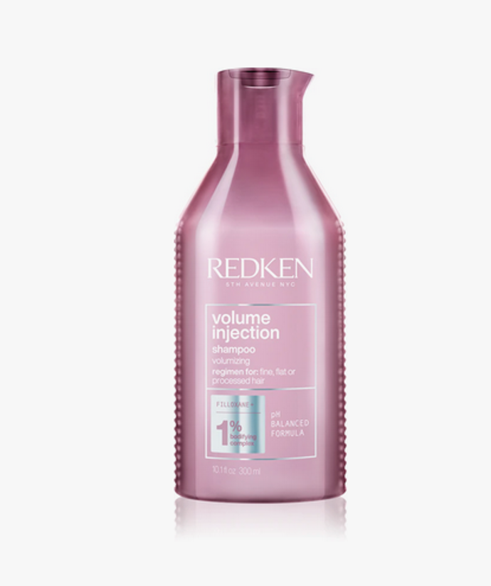 Šampon pro objem Redken High Rise Volume pozvedá vlasy u kořínků. Díky filloxanu vypadají vlasy opticky hustší a silikonové polymery zajistí dokonale lesklý finiš. 681 Kč
