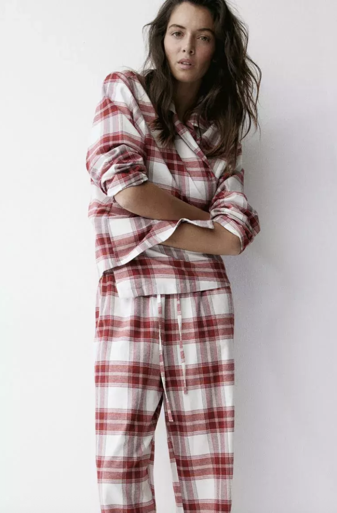 Pyžamo z bavlněného kepru, H&M, 959 Kč
Pyžamo z bavlněného kepru, H&M, 959 Kč