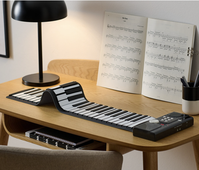 Elektronické rolovací piano, Tchibo, 1990 Kč
Elektronické rolovací piano, Tchibo, 1990 Kč