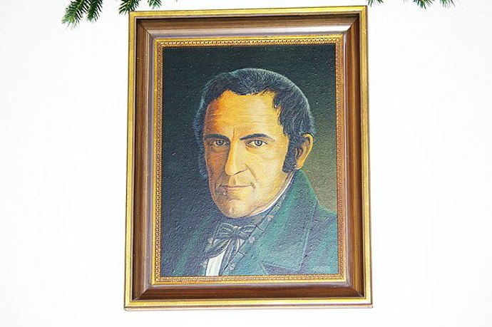 Jeho odkaz žije nejen v notách, ale v srdcích milionů zpěváků a rodin. Tichá noc připomíná sílu skromnosti, pokoje a lidské tvořivosti.
Jeho odkaz žije nejen v notách, ale v srdcích milionů zpěváků a rodin. Tichá noc připomíná sílu skromnosti, pokoje a lidské tvořivosti.