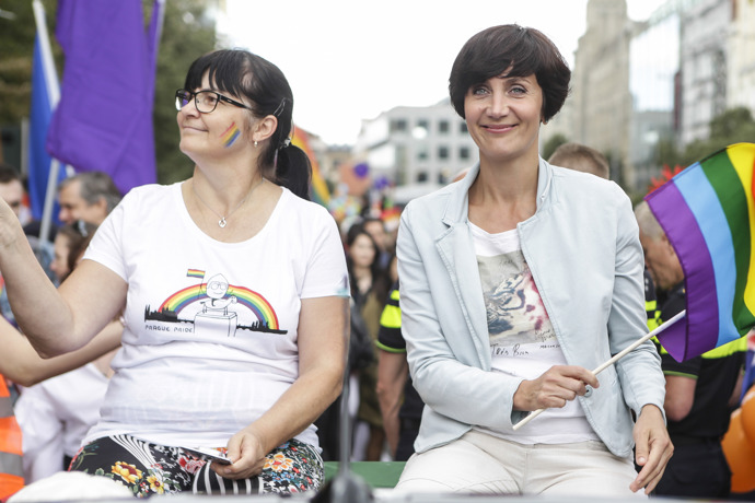 Moderátorka na známém pochodu Prague Pride
