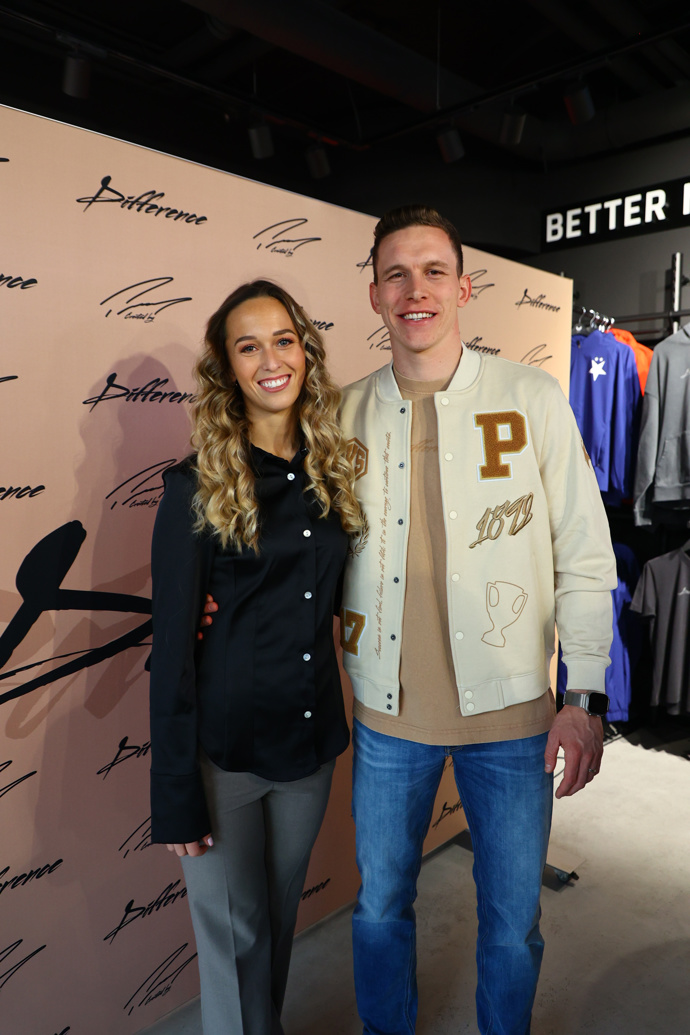Manželé Provodovi na představení kolekce Difference ve fanshopu SKS.
Manželé Provodovi na představení kolekce Difference ve fanshopu SKS.