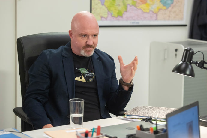 Nekonečný seriál Ulice sleduje dramatické osudy několika rodin žijících v sousedství
