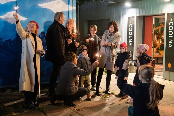 Nekonečný seriál Ulice sleduje dramatické osudy několika rodin žijících v sousedství
