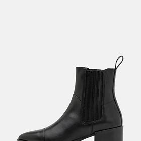 Vagabond, 4000 Kč, zalando.cz
