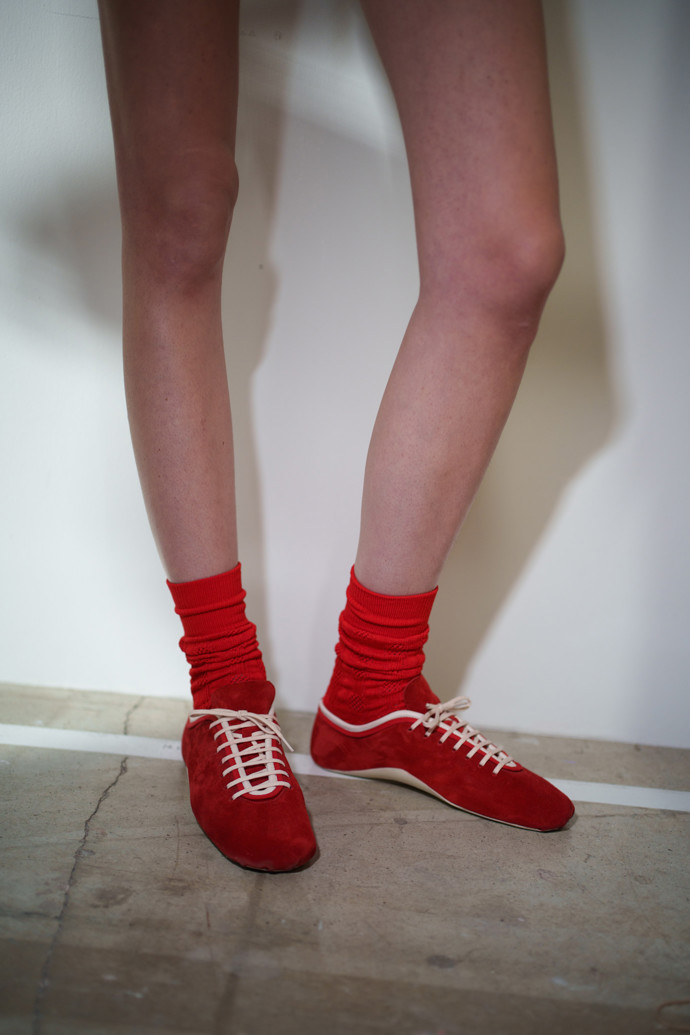 Třešňově červené skinny sneakers od Dries Van Noten
Třešňově červené skinny sneakers od Dries Van Noten
