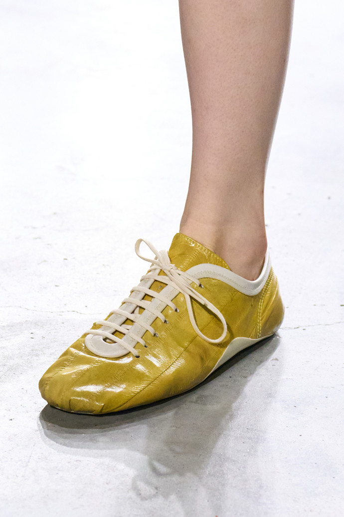Banánově žluté skinny sneakers od Dries Van Noten
Banánově žluté skinny sneakers od Dries Van Noten