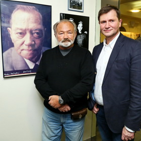 Jan s Rudolfem s portrétem tatínka, legendárního Rudolfa Hrušínského
