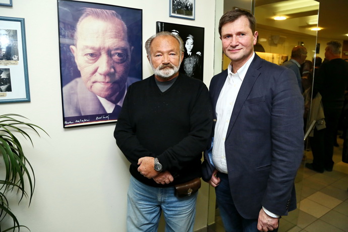 Jan s Rudolfem s portrétem tatínka, legendárního Rudolfa Hrušínského
Jan s Rudolfem s portrétem tatínka, legendárního Rudolfa Hrušínského