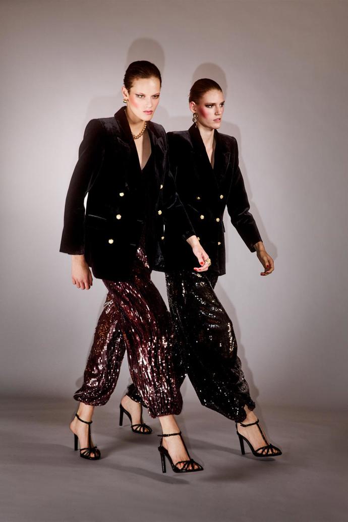 Overaly s flitry, Zara, 2299 Kč 
