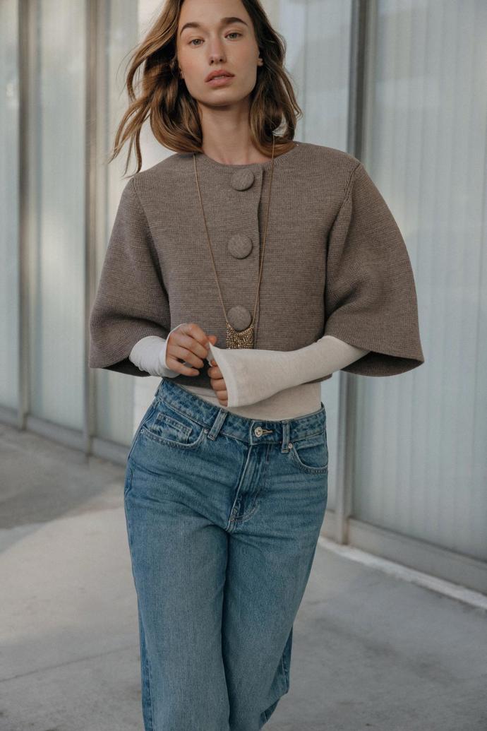 Svetřík s knoflíky, Zara, 849 Kč
Svetřík s knoflíky, Zara, 849 Kč