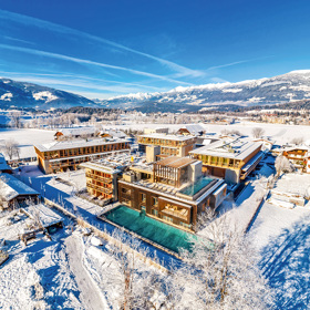 Co může být lepšího než skočit po dni na lyžích do bazénu nebo si zajít do sauny? V hotelu Falkensteiner Kronplatz najdete obojí. 
