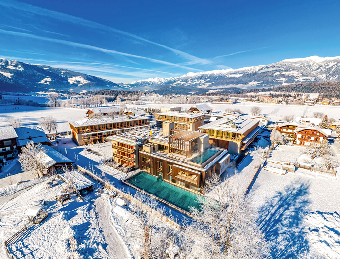 Co může být lepšího než skočit po dni na lyžích do bazénu nebo si zajít do sauny? V hotelu Falkensteiner Kronplatz najdete obojí.
Co může být lepšího než skočit po dni na lyžích do bazénu nebo si zajít do sauny? V hotelu Falkensteiner Kronplatz najdete obojí.