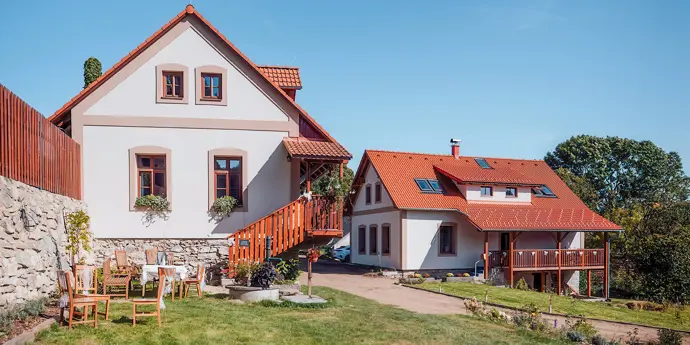 Vyrazte s rodinou za klidem do Borotína, kde vás čeká ubytování na zrekonstruovaném statku až pro 6 osob.
