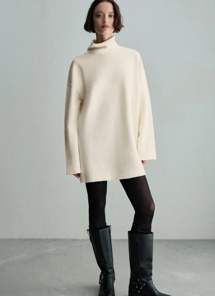 Krémové úpletové šaty, Bershka, 429 Kč
