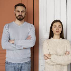 Paní Veronika si myslela, že její život plyne poklidným tempem. Pro někoho možná zbytečně nudně, ale ona byla ve svém světě spokojená. A myslela si, že její manžel také.

