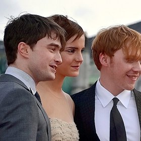 Herci, kteří vyrostli před očima celého světa, dnes žijí úplně jiné životy než v dobách natáčení Harryho Pottera. Z dětských kouzelníků se staly dospělé osobnosti s vlastními cestami, úspěchy i prioritami.
