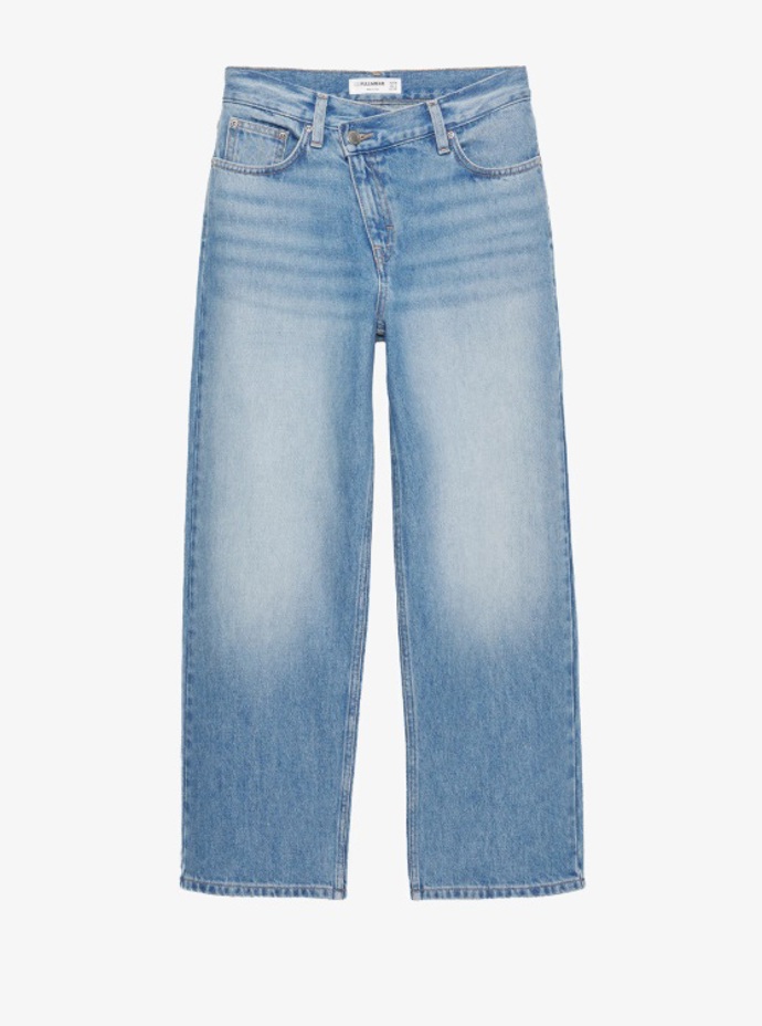 Wonky džíny, PULL&BEAR, 449 Kč
Wonky džíny, PULL&BEAR, 449 Kč