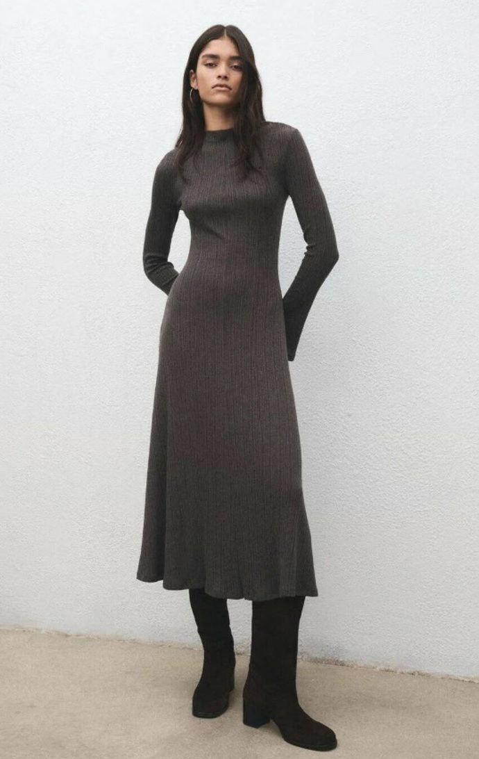 Minimalistické šaty, Mango, 1 299 Kč
