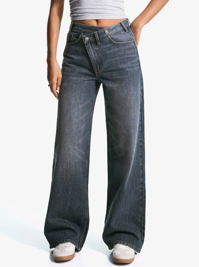 Wonky jeans, Bershka, 849 Kč
Wonky jeans, Bershka, 849 Kč