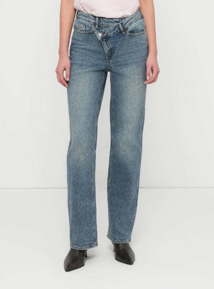 Asymetrické džíny, Vero Moda, 1 200 Kč
Asymetrické džíny, Vero Moda, 1 200 Kč