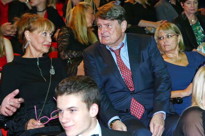 Hudebník se rád obklopoval ženami
