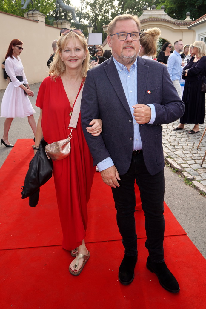 Manželka Simona vypadá naprosto skvěle
