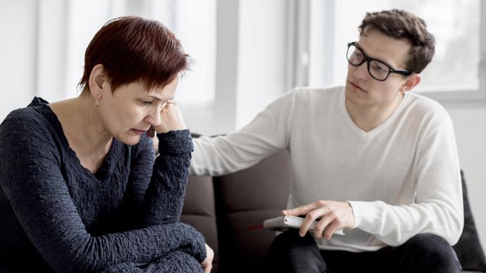 Co má paní Jaroslava dělat? Říct synovi, aby se odstěhoval? Nebo nastavit vlastní pravidla? Jak má dál postupovat, aby měla klid a zase svůj domov?
Co má paní Jaroslava dělat? Říct synovi, aby se odstěhoval? Nebo nastavit vlastní pravidla? Jak má dál postupovat, aby měla klid a zase svůj domov?
