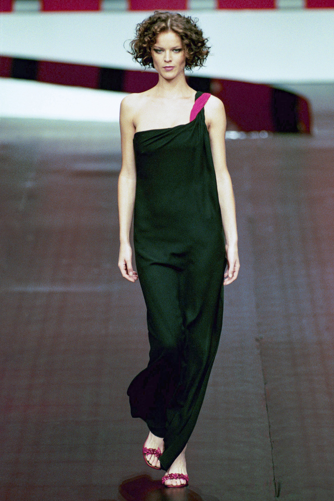 Modelka v roce 1999 na přehlídce ready-to-wear
Modelka v roce 1999 na přehlídce ready-to-wear