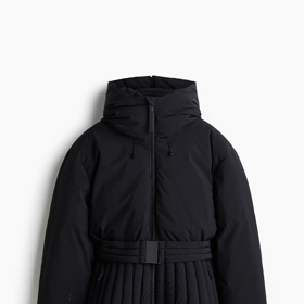 H&M, 4299 Kč

