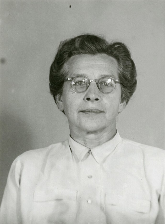 V meziválečných letech se Milada Horáková zapojila do ženského hnutí a pracovala na zlepšení pracovních podmínek a postavení žen v rodinném právu. Její snaha byla vždy praktická a cílená, ne jen gestem pro efektní publikum.
