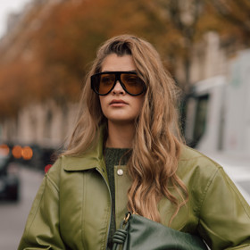 Olivová, khaki a jiné mírnější tóny zelené jsou skvělou zimní elegancí. 
