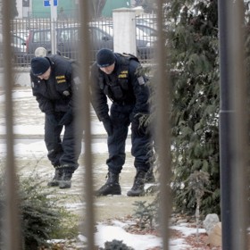 Policisté prohledávali 26. ledna 2006 prostor v Durychově ulici v Praze 4, kde byl předchozí večer zastřelen před sídlem svých firem podnikatel František Mrázek.
