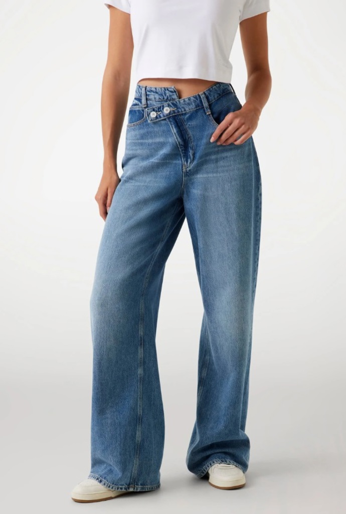 Džíny s originálním zapínáním, Guess, 1 825 Kč
Džíny s originálním zapínáním, Guess, 1 825 Kč