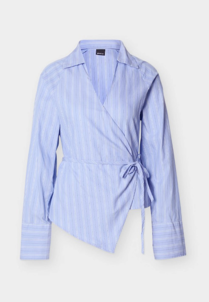 Asymetrická zavinovací košile, Gina Tricot, 960 Kč
