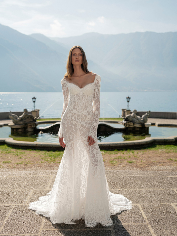 Celokrajkový model v podání značky Ricca Sposa
Celokrajkový model v podání značky Ricca Sposa