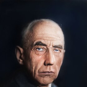 Amundsen nikdy nehledal romantické hrdinství na efekt. Jeho přístup kombinoval odvahu s praktickými dovednostmi, což vedlo k historickým úspěchům a přežití v extrémních podmínkách.

