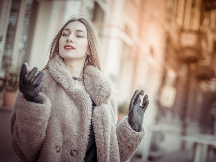 Obvykle dáváme obecně přednost hřejivým vůním, který navozují pocit útulna a pohody. Letos vedou vanilka, pižmo a lehké orientální vůně. 
