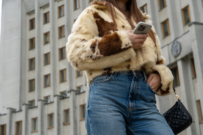 Wonky džíny musí dokonale sedět v pase, jen tak jejich osobitý detail vynikne naplno.
Wonky džíny musí dokonale sedět v pase, jen tak jejich osobitý detail vynikne naplno.