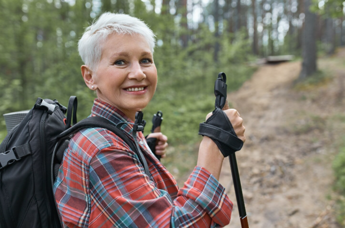 Nordic walking zapojuje až 90 % svalů celého těla, nejen nohy, ale i paže, záda a střed těla.
Nordic walking zapojuje až 90 % svalů celého těla, nejen nohy, ale i paže, záda a střed těla.