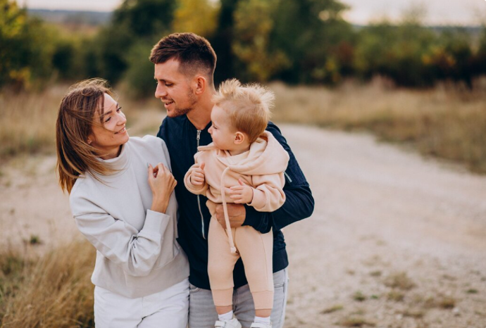 Že se ještě ozveme, ještě se zastavíme, ještě si všechno vysvětlíme.
Že se ještě ozveme, ještě se zastavíme, ještě si všechno vysvětlíme.