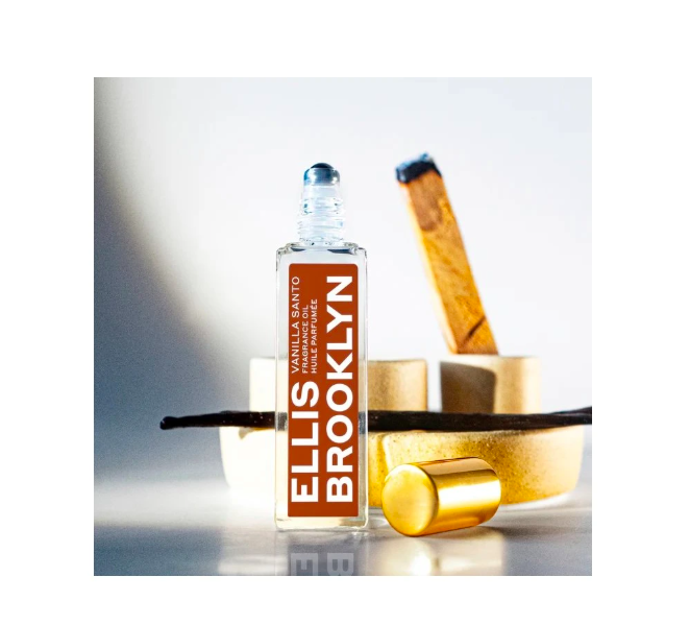 Přírodní olejový parfém roll-on Ellis Brooklyn Vanilla Santo, 1 250 Kč, prodává Líčírna Organics
Přírodní olejový parfém roll-on Ellis Brooklyn Vanilla Santo, 1 250 Kč, prodává Líčírna Organics