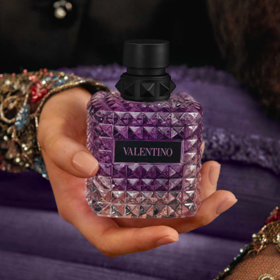 Parfemovaná voda Born in Roma Purple Donna, Valentino, 2 399 Kč (30 ml), prodává Sephora
