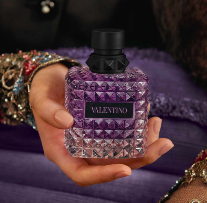 Parfemovaná voda Born in Roma Purple Donna, Valentino, 2 399 Kč (30 ml), prodává Sephora
Parfemovaná voda Born in Roma Purple Donna, Valentino, 2 399 Kč (30 ml), prodává Sephora